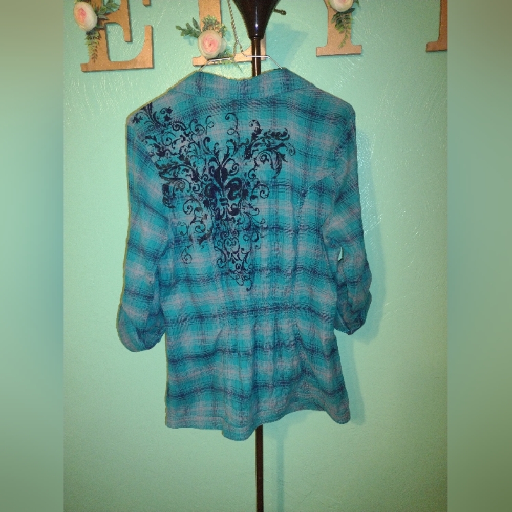 Vanity button down blouse - Picture 2 of 5
